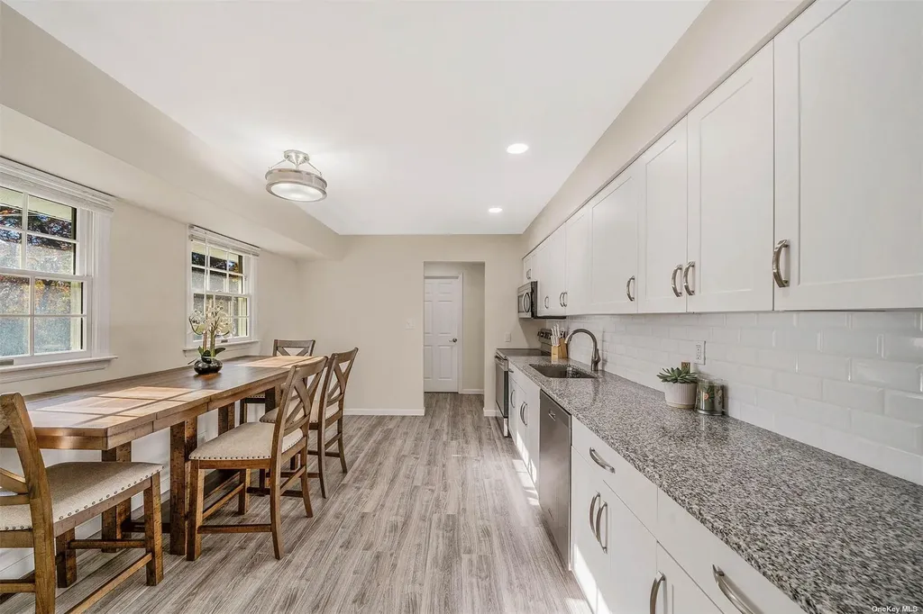 6 Rolling Hill Road Hampton Bays NY 11946