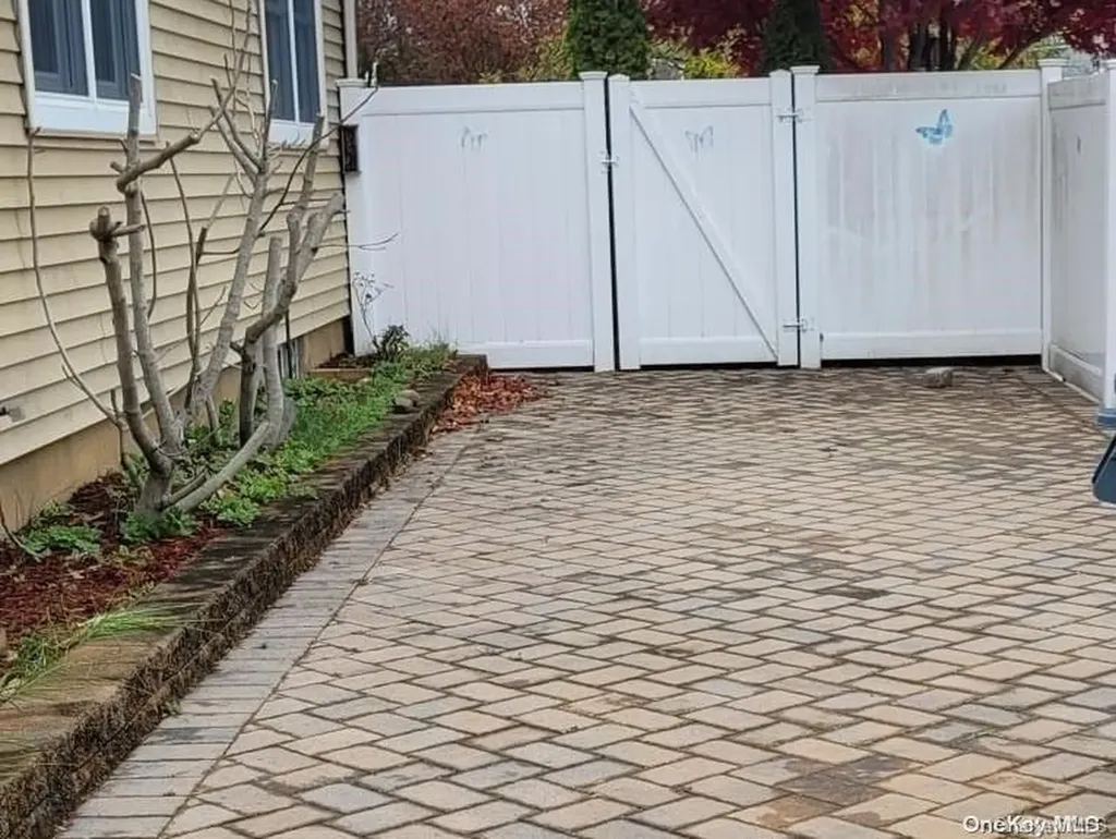 20 Oakview Avenue Oceanside NY 11572