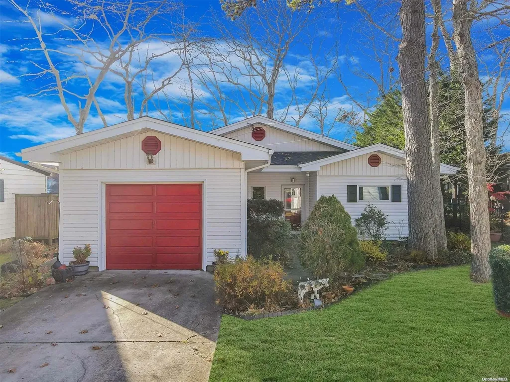20 Lakeview Trail Ridge NY 11961
