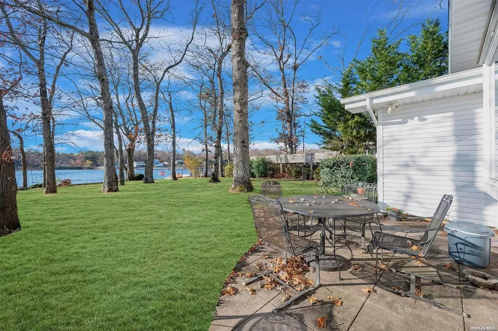20 Lakeview Trail Ridge NY 11961