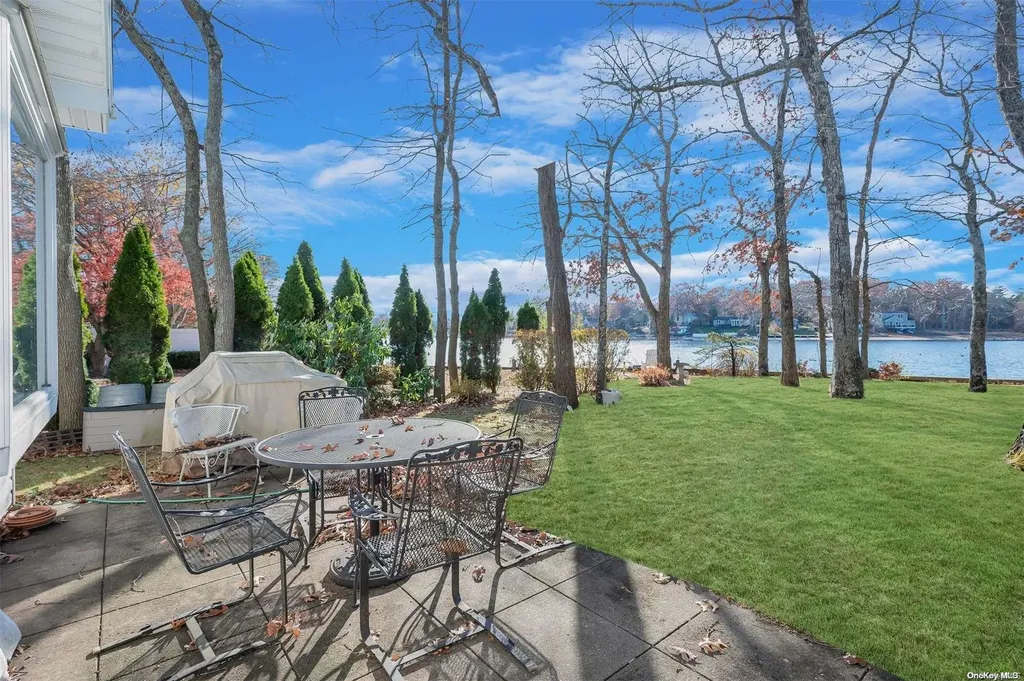 20 Lakeview Trail Ridge NY 11961