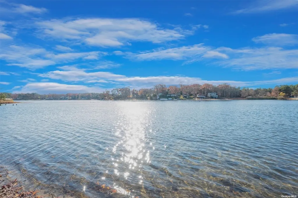 20 Lakeview Trail Ridge NY 11961