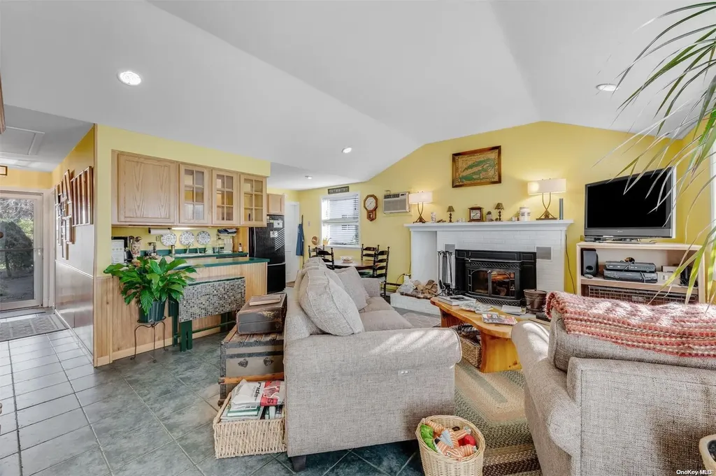 20 Lakeview Trail Ridge NY 11961