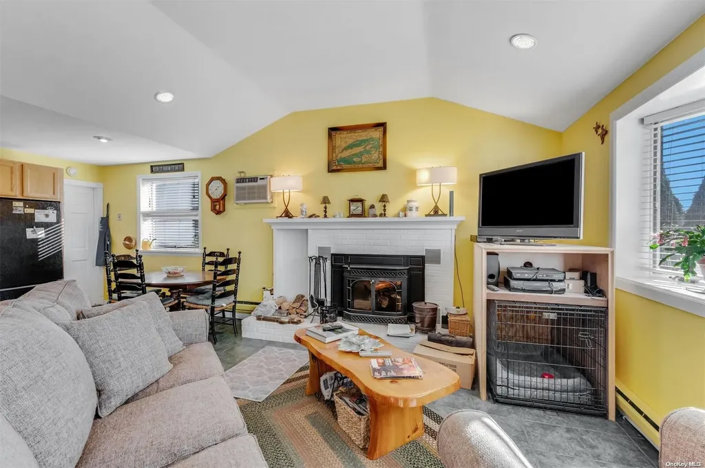 20 Lakeview Trail Ridge NY 11961
