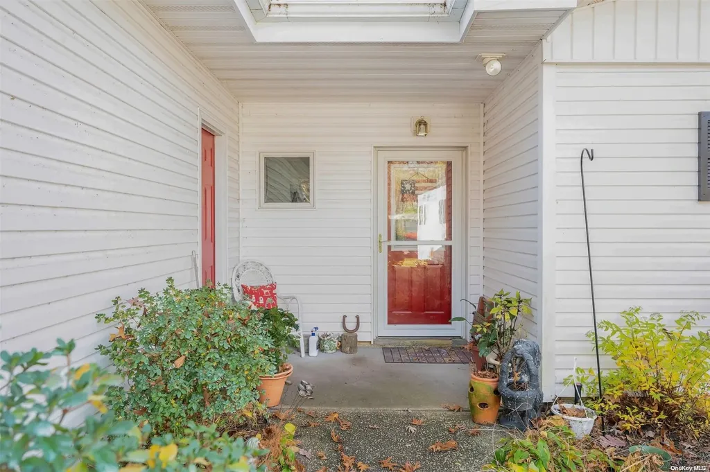 20 Lakeview Trail Ridge NY 11961