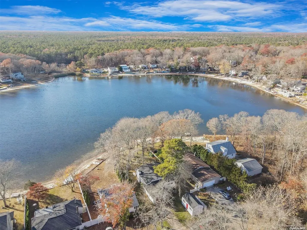 20 Lakeview Trail Ridge NY 11961