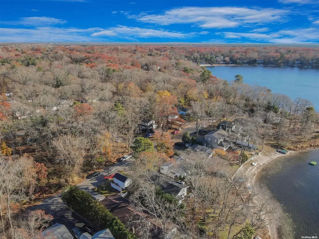 20 Lakeview Trail Ridge NY 11961