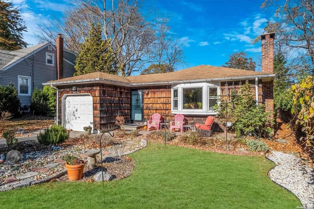 23 Hallock Lane Rocky Point NY 11778