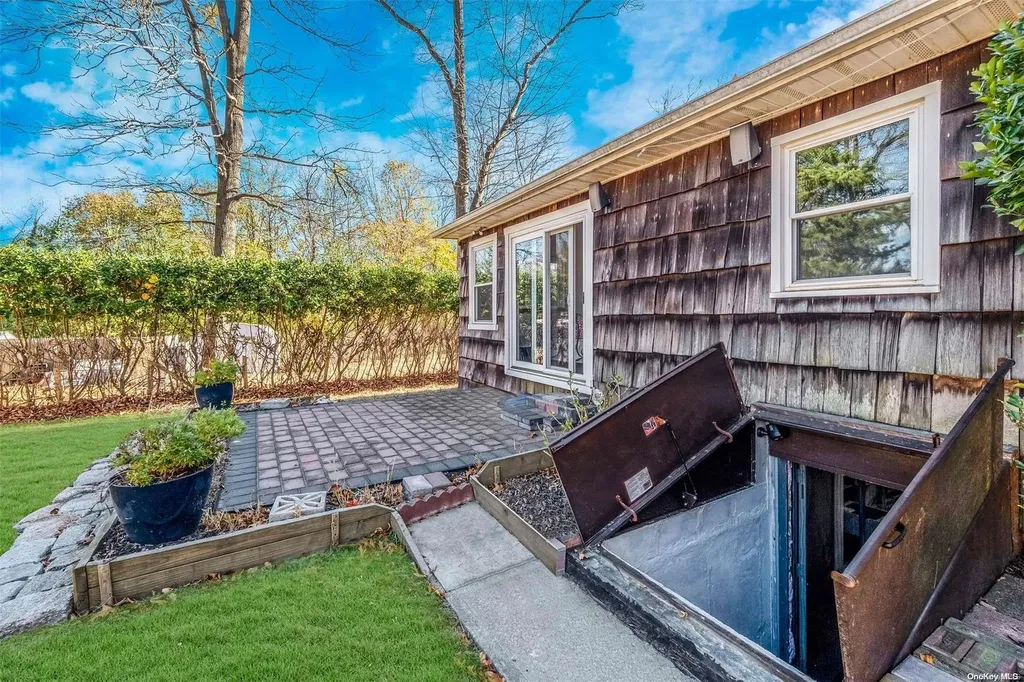 23 Hallock Lane Rocky Point NY 11778
