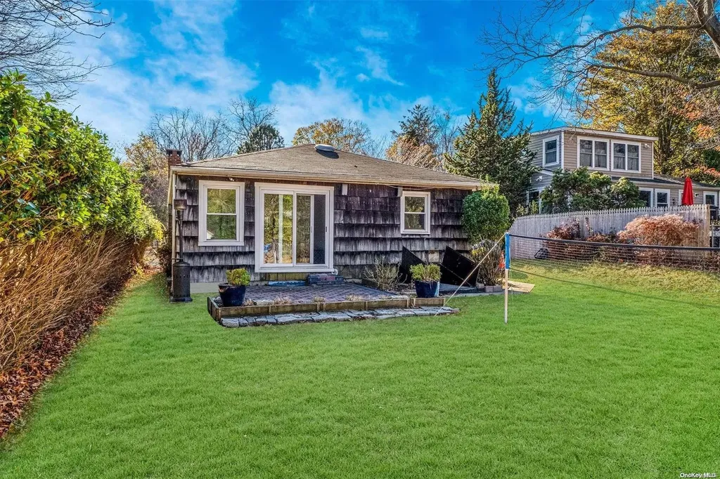 23 Hallock Lane Rocky Point NY 11778
