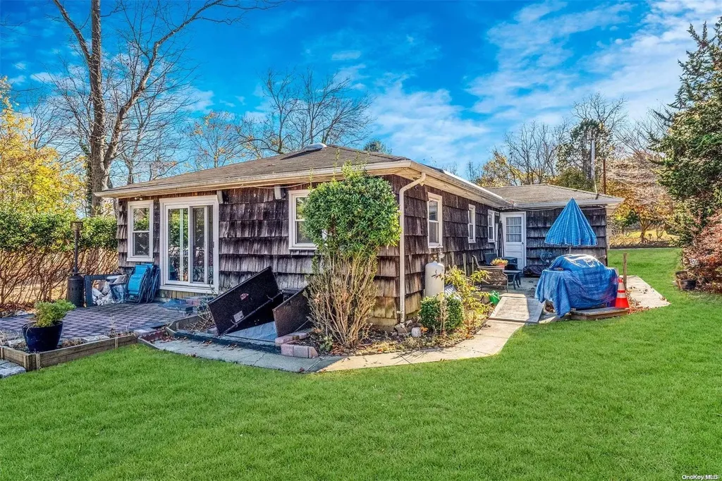 23 Hallock Lane Rocky Point NY 11778