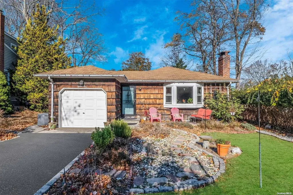23 Hallock Lane Rocky Point NY 11778