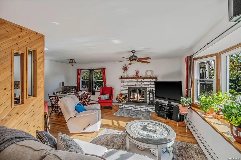 23 Hallock Lane Rocky Point NY 11778