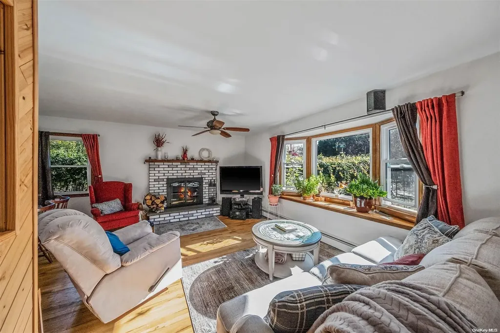 23 Hallock Lane Rocky Point NY 11778