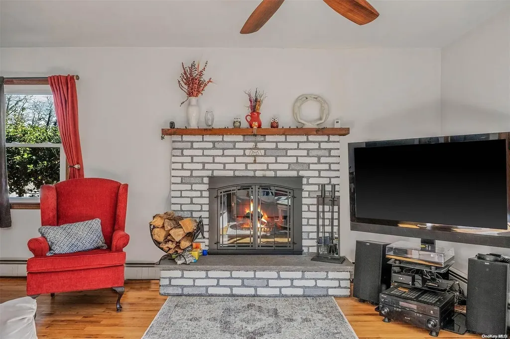 23 Hallock Lane Rocky Point NY 11778