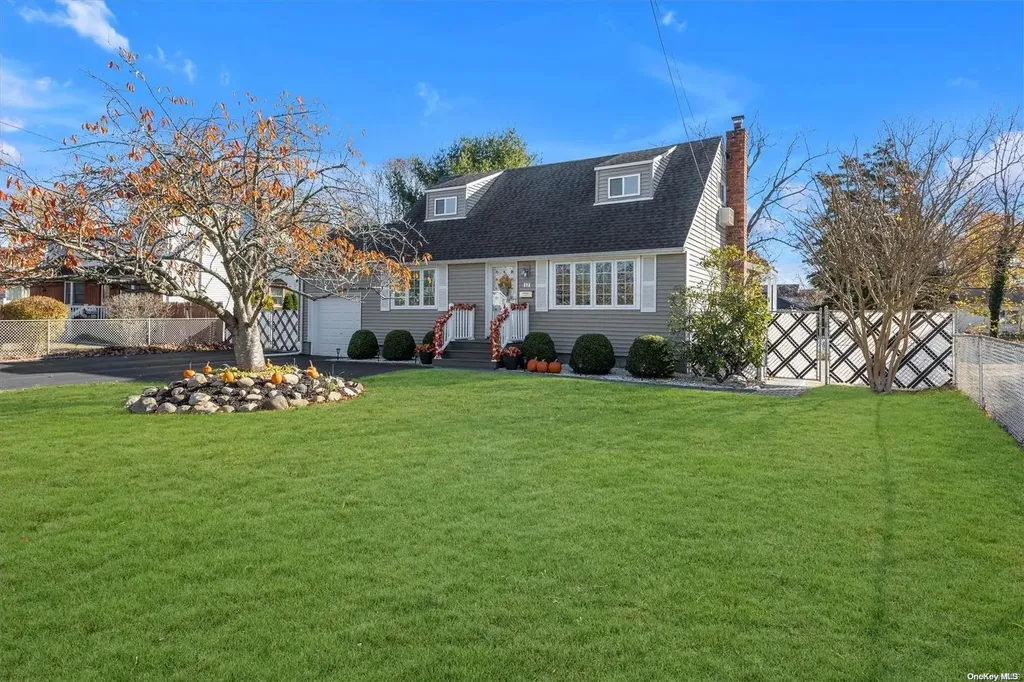 17 Berard Boulevard Oakdale NY 11769