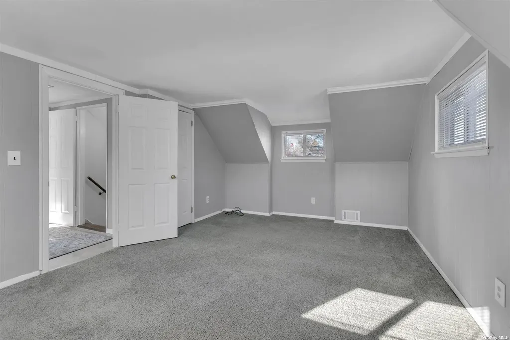 17 Berard Boulevard Oakdale NY 11769
