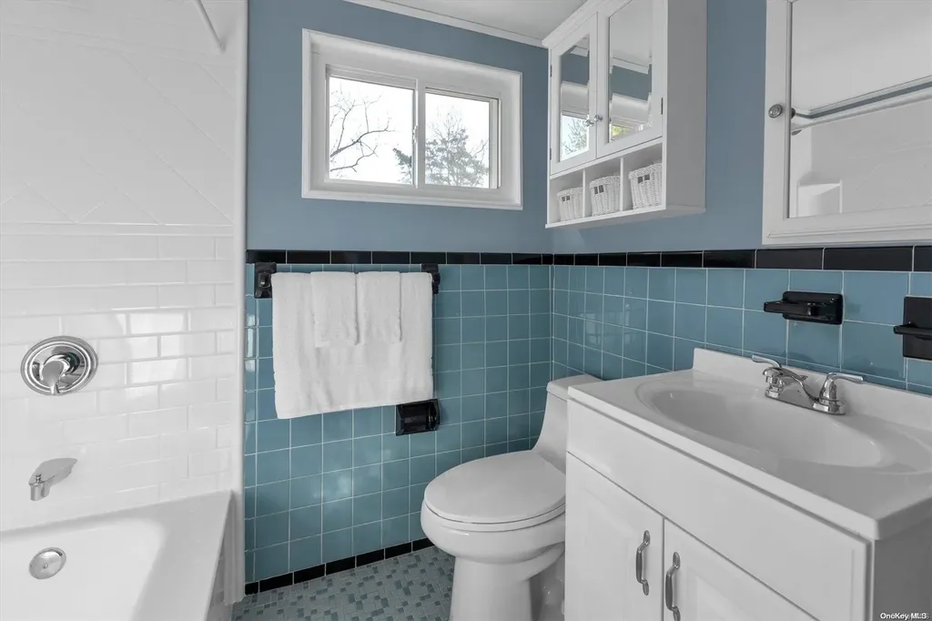 17 Berard Boulevard Oakdale NY 11769