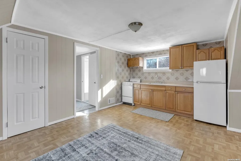 17 Berard Boulevard Oakdale NY 11769