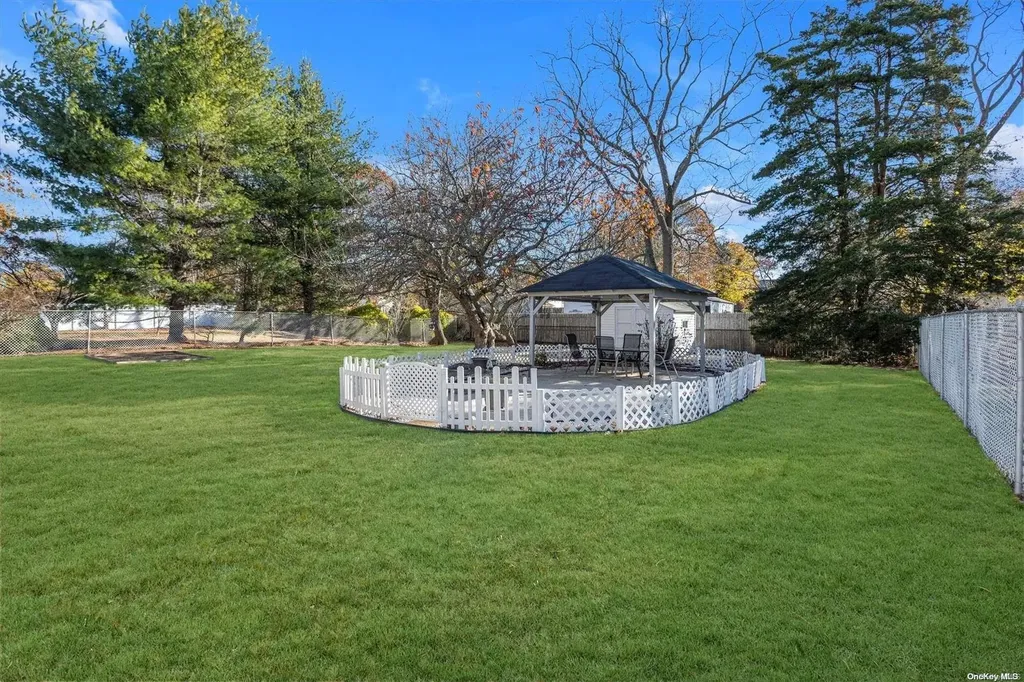 17 Berard Boulevard Oakdale NY 11769