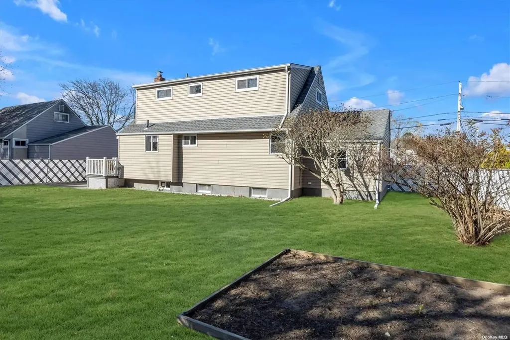 17 Berard Boulevard Oakdale NY 11769