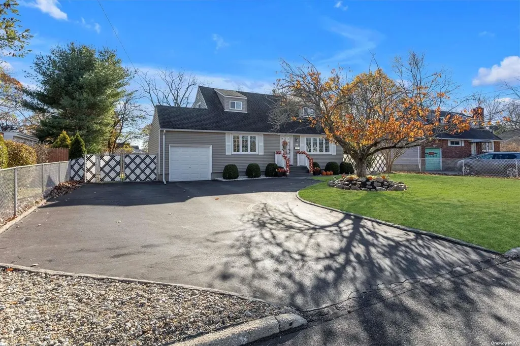 17 Berard Boulevard Oakdale NY 11769