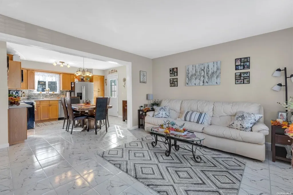 17 Berard Boulevard Oakdale NY 11769