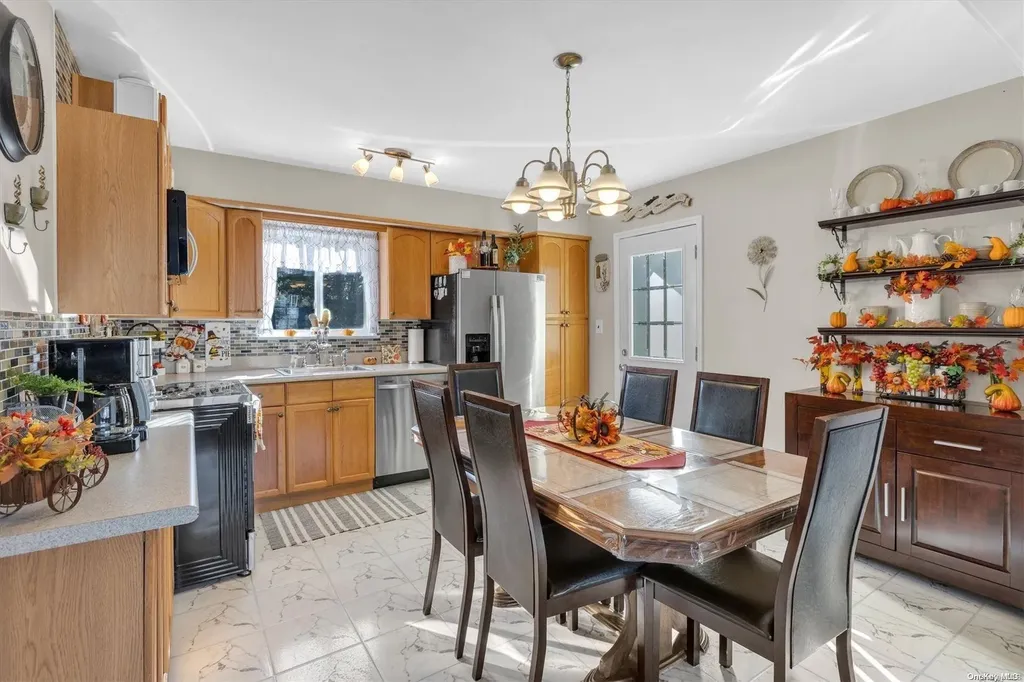 17 Berard Boulevard Oakdale NY 11769