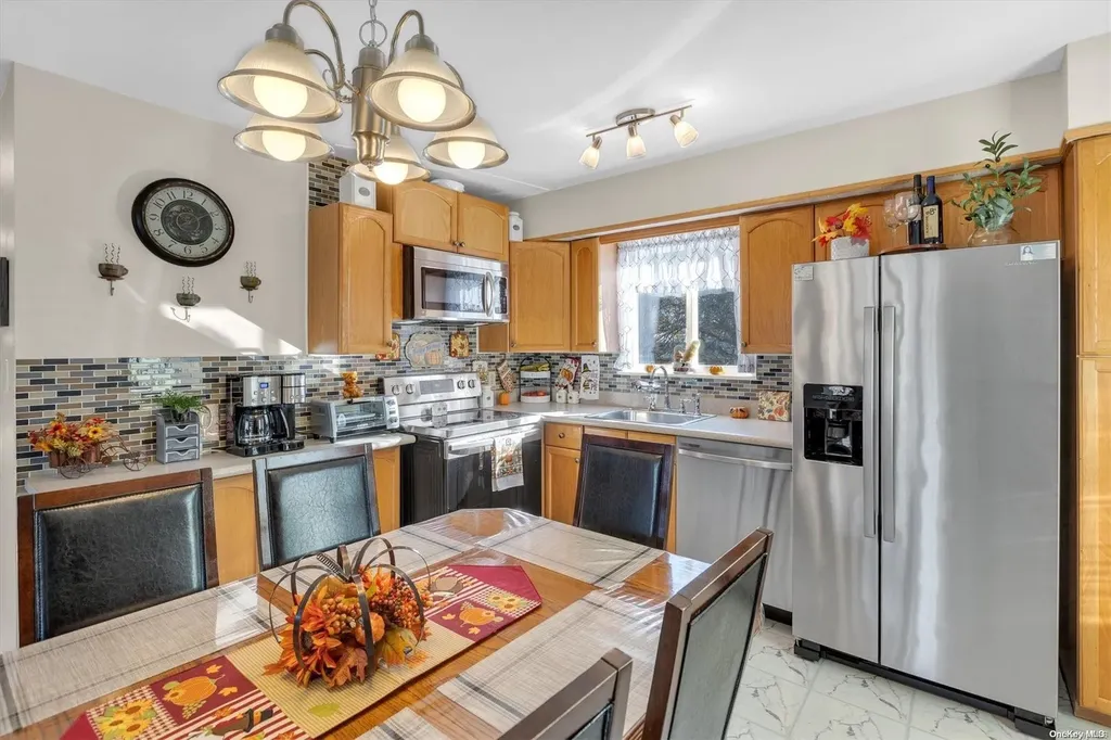 17 Berard Boulevard Oakdale NY 11769