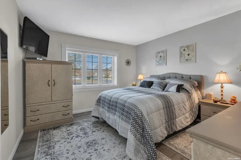 17 Berard Boulevard Oakdale NY 11769