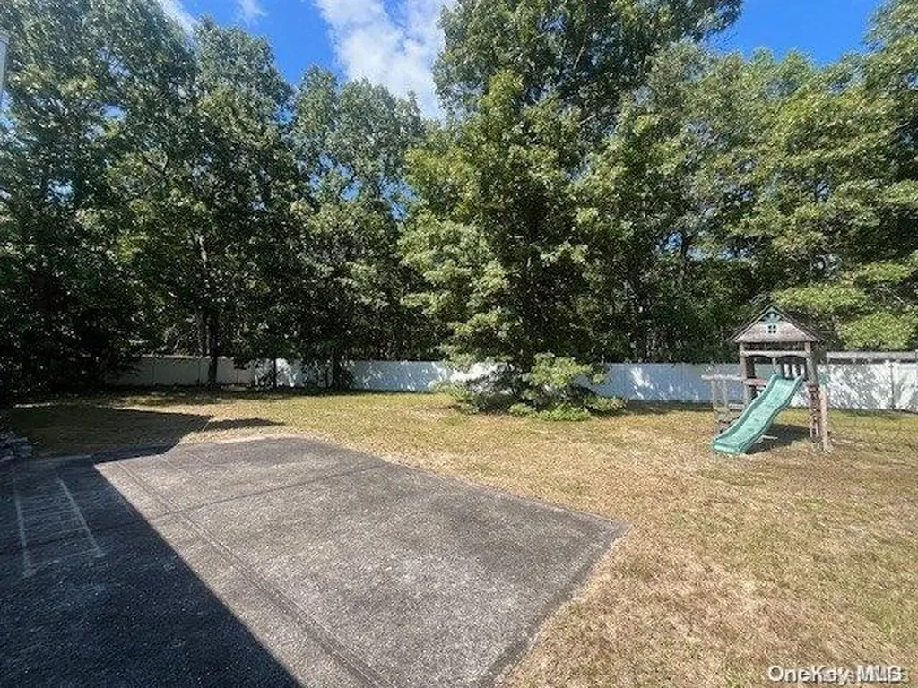 17 Gaetano Lane Coram NY 11727