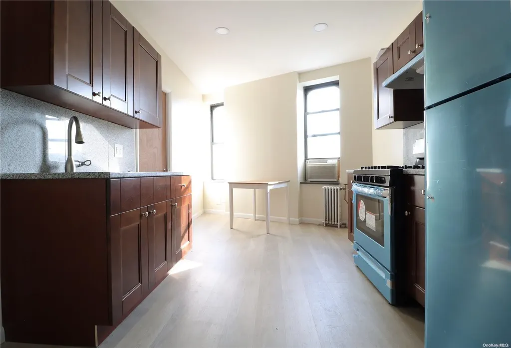 677 Grandview Avenue Ridgewood NY 11385