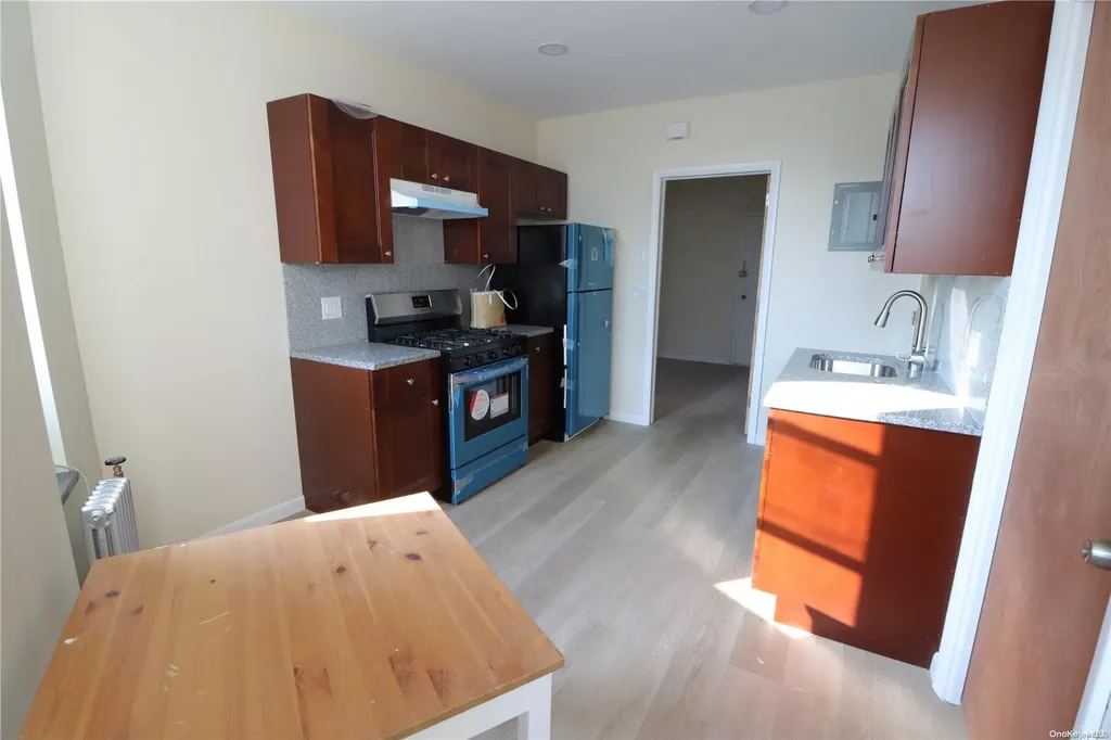 677 Grandview Avenue Ridgewood NY 11385