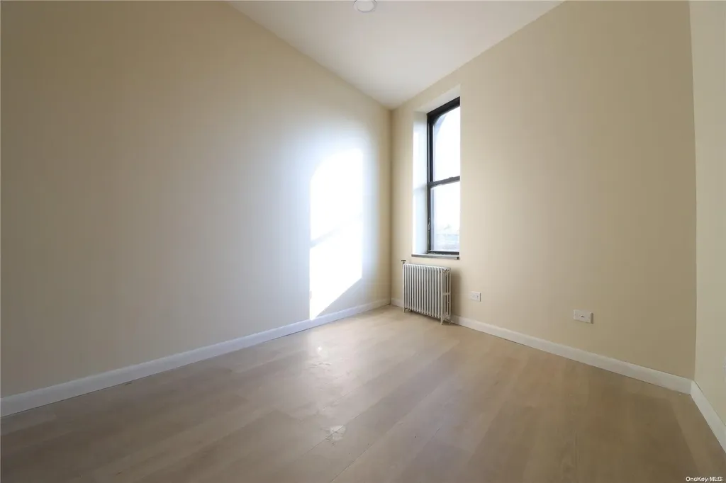 677 Grandview Avenue Ridgewood NY 11385