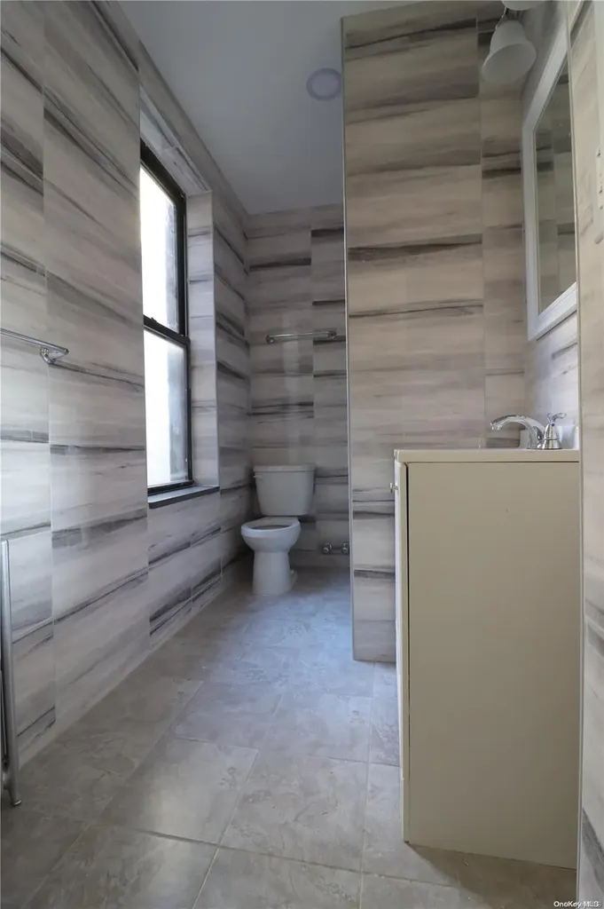677 Grandview Avenue Ridgewood NY 11385
