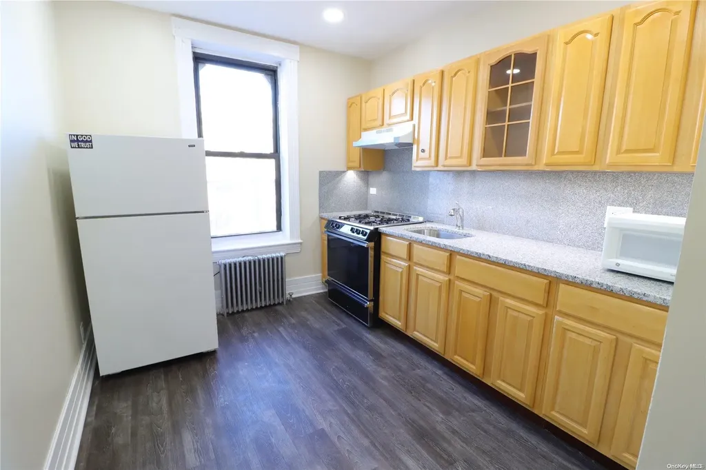 677 Grandview Avenue Ridgewood NY 11385