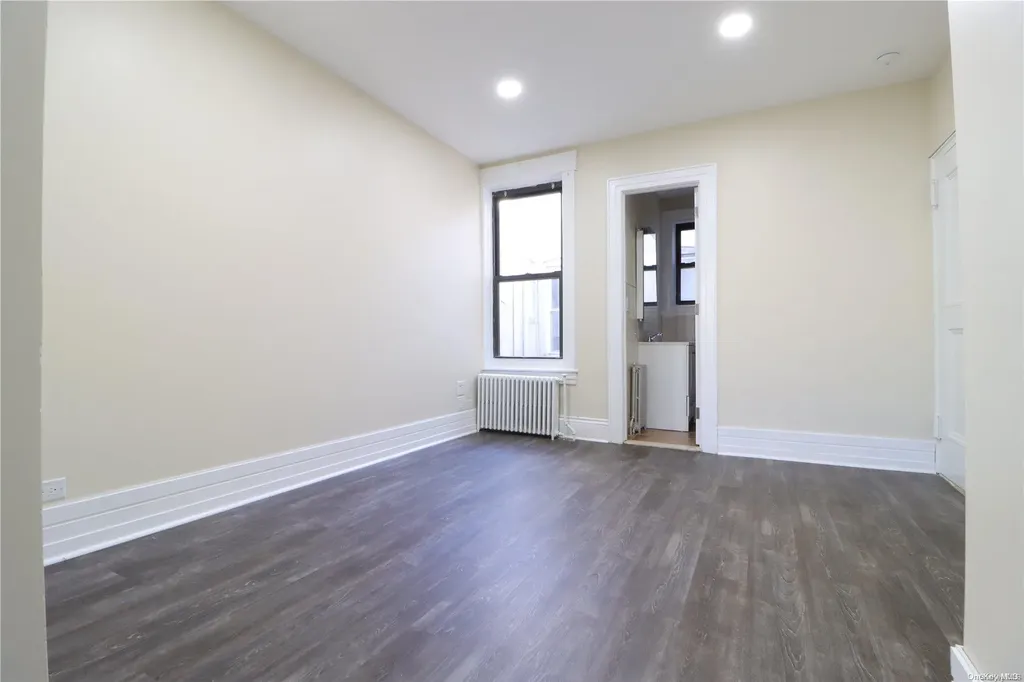 677 Grandview Avenue Ridgewood NY 11385
