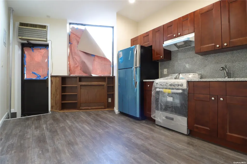 677 Grandview Avenue Ridgewood NY 11385