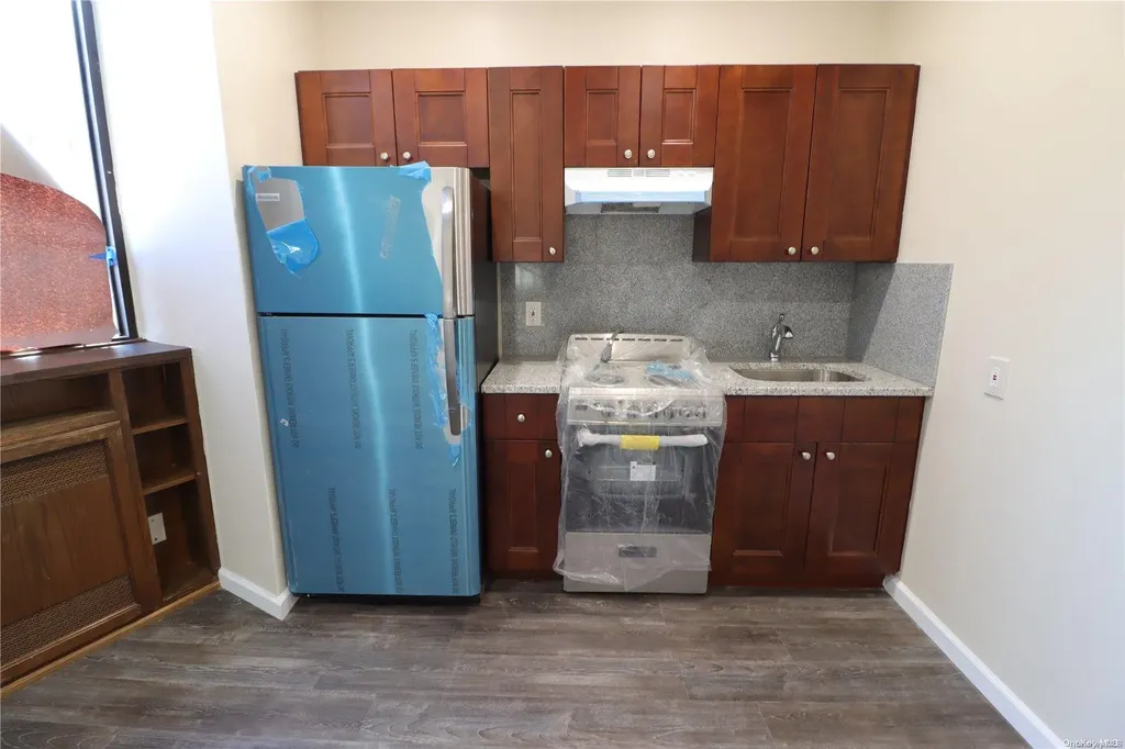 677 Grandview Avenue Ridgewood NY 11385