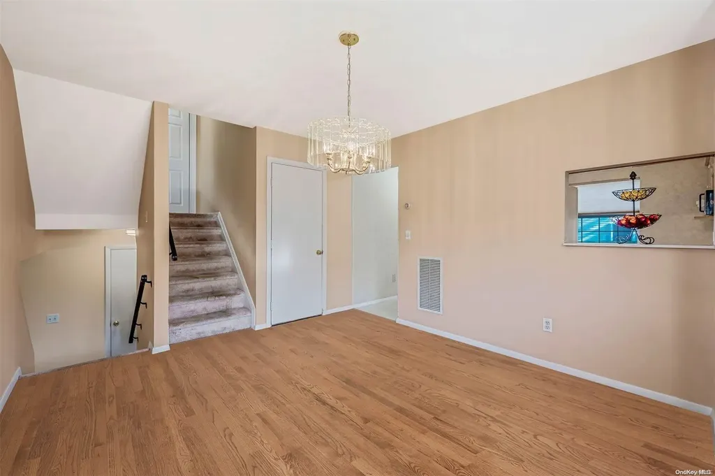336 Commack Road Deer Park NY 11729