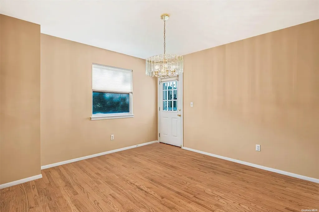 336 Commack Road Deer Park NY 11729