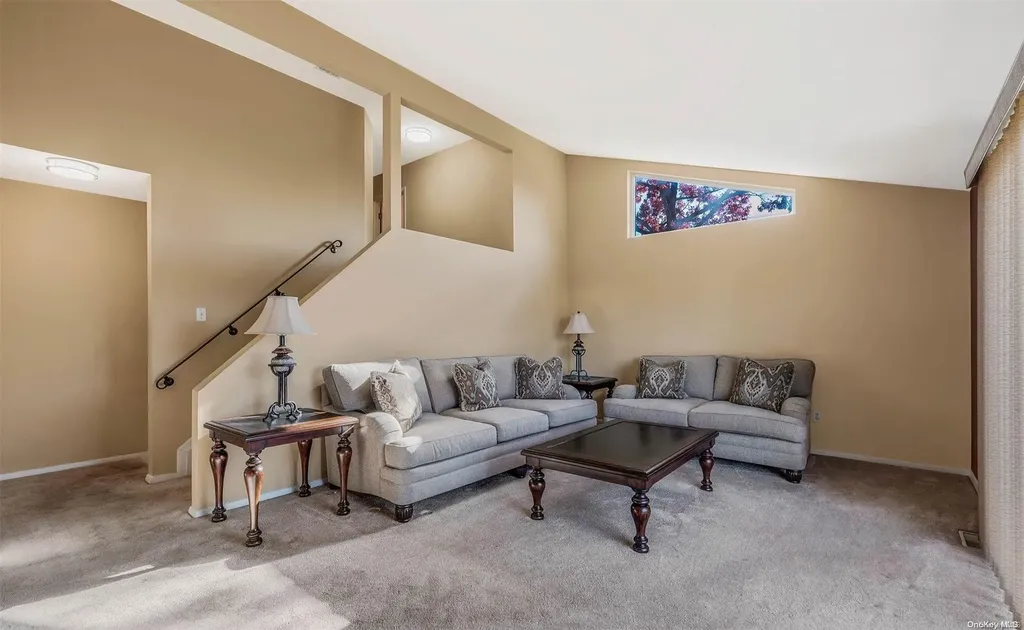 336 Commack Road Deer Park NY 11729