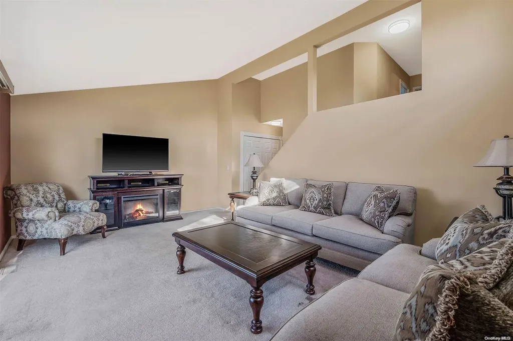 336 Commack Road Deer Park NY 11729