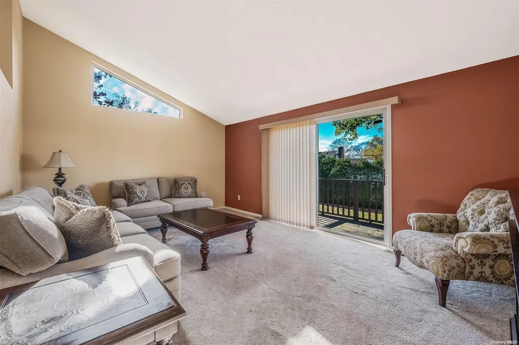 336 Commack Road Deer Park NY 11729