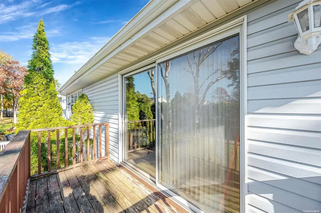 336 Commack Road Deer Park NY 11729