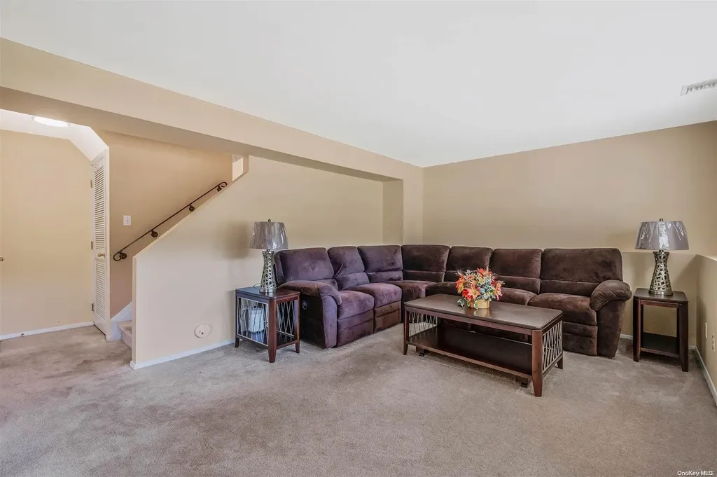 336 Commack Road Deer Park NY 11729