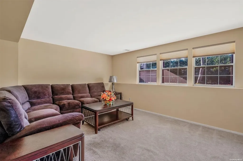 336 Commack Road Deer Park NY 11729