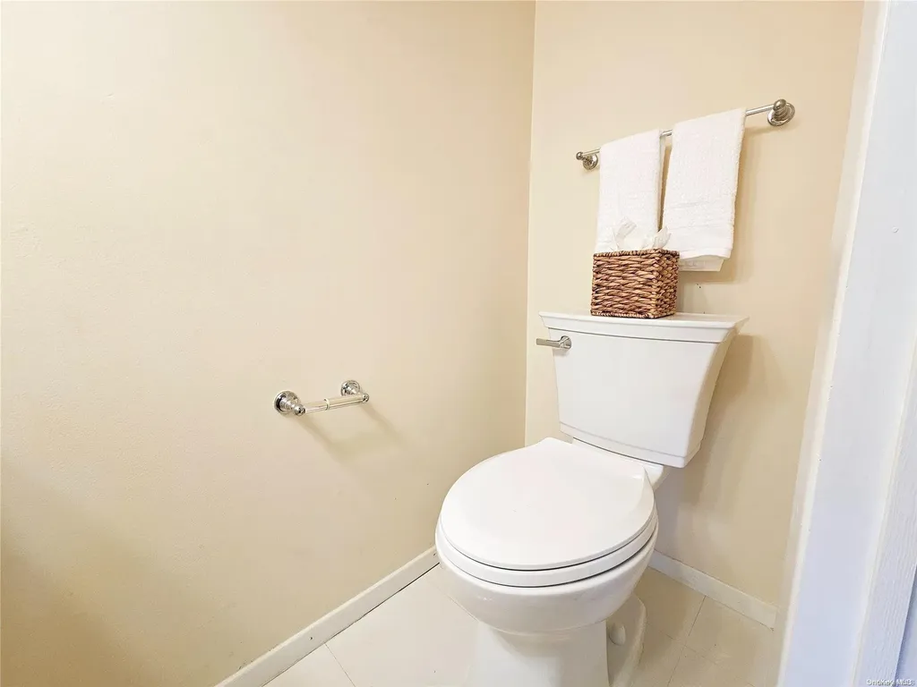 336 Commack Road Deer Park NY 11729