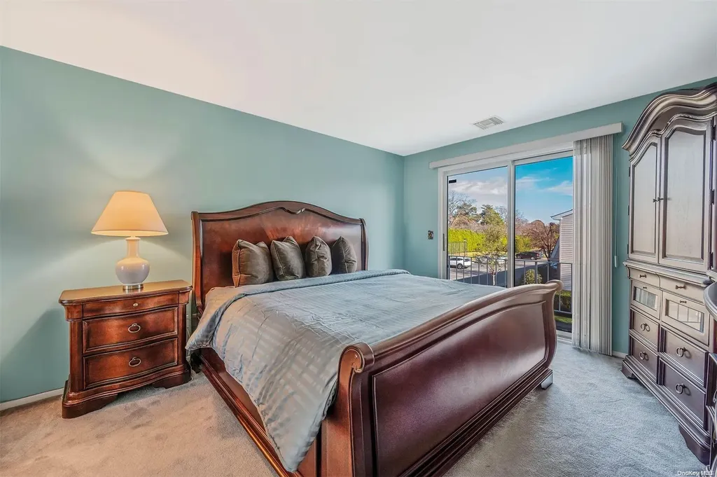 336 Commack Road Deer Park NY 11729