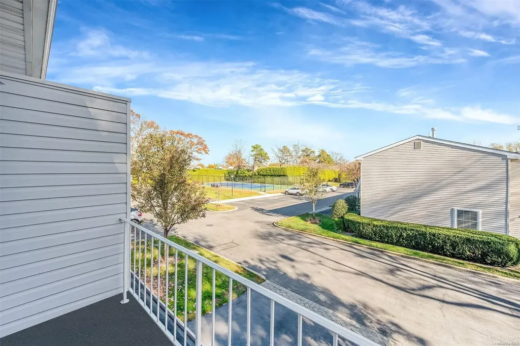 336 Commack Road Deer Park NY 11729